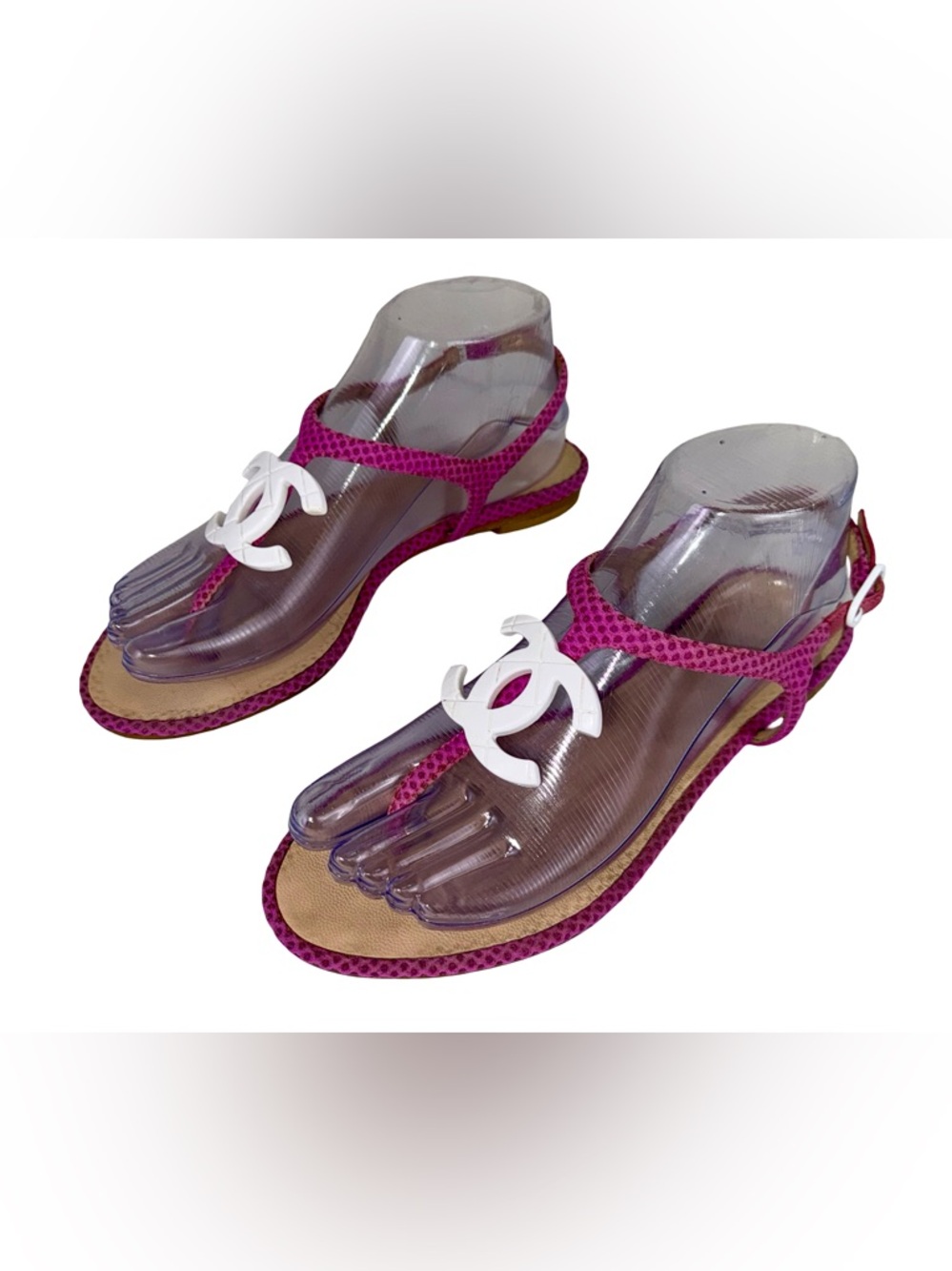 CHANEL FUCHSIA T-STRAP SANDALS WITH  WHITE CC LOGO MEDALLION - Picture 5 of 10